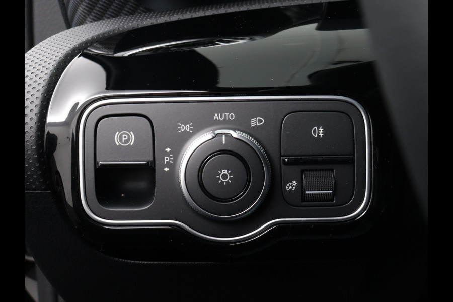 Mercedes-Benz A-Klasse 250 e Star Edition Limited | Dodehoekassistent | KEYLESS GO-comfortpakket | Draadloos oplaadsysteem voor Smartphone | Extra USB-poorten | Parkeerpakket met achteruitrijcamera | Sfeerverlichting |