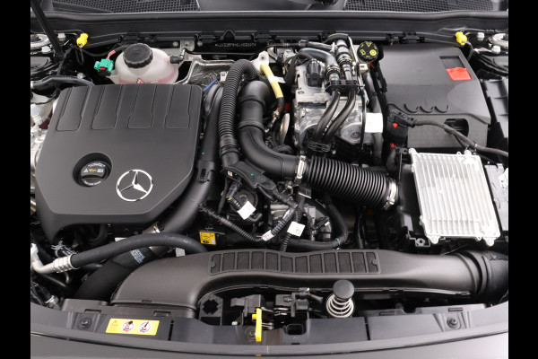 Mercedes-Benz A-Klasse 250 e Star Edition Limited | Dodehoekassistent | KEYLESS GO-comfortpakket | Draadloos oplaadsysteem voor Smartphone | Extra USB-poorten | Parkeerpakket met achteruitrijcamera | Sfeerverlichting |