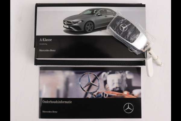 Mercedes-Benz A-Klasse 250 e Star Edition Limited | Dodehoekassistent | KEYLESS GO-comfortpakket | Draadloos oplaadsysteem voor Smartphone | Extra USB-poorten | Parkeerpakket met achteruitrijcamera | Sfeerverlichting |