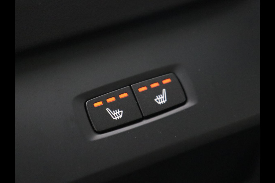 Volvo XC60 2.0 T6 Plug-in hybrid AWD Core Bright | Panoramadak | Leder | Stoel & stuurverwarming | Adaptive cruise | Harman/Kardon | Camera | Carplay | Achterbankverwarming | PHEV
