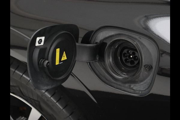 Volvo XC60 2.0 T6 Plug-in hybrid AWD Core Bright | Panoramadak | Leder | Stoel & stuurverwarming | Adaptive cruise | Harman/Kardon | Camera | Carplay | Achterbankverwarming | PHEV