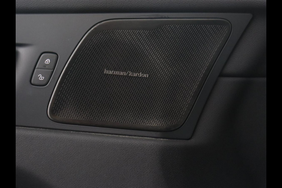 Volvo XC60 2.0 T6 Plug-in hybrid AWD Core Bright | Panoramadak | Leder | Stoel & stuurverwarming | Adaptive cruise | Harman/Kardon | Camera | Carplay | Achterbankverwarming | PHEV