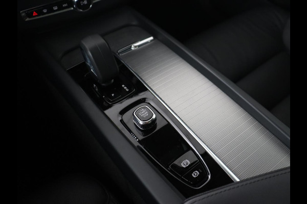 Volvo XC60 2.0 T6 Plug-in hybrid AWD Core Bright | Panoramadak | Leder | Stoel & stuurverwarming | Adaptive cruise | Harman/Kardon | Camera | Carplay | Achterbankverwarming | PHEV