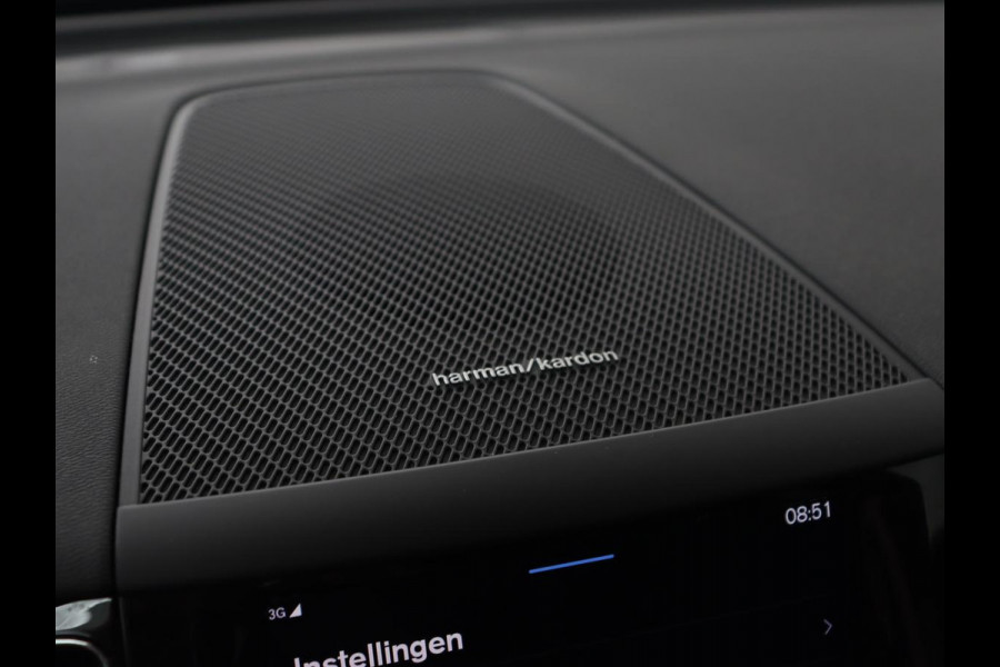 Volvo XC60 2.0 T6 Plug-in hybrid AWD Core Bright | Panoramadak | Leder | Stoel & stuurverwarming | Adaptive cruise | Harman/Kardon | Camera | Carplay | Achterbankverwarming | PHEV