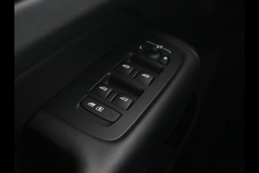 Volvo XC60 2.0 T6 Plug-in hybrid AWD Core Bright | Panoramadak | Leder | Stoel & stuurverwarming | Adaptive cruise | Harman/Kardon | Camera | Carplay | Achterbankverwarming | PHEV
