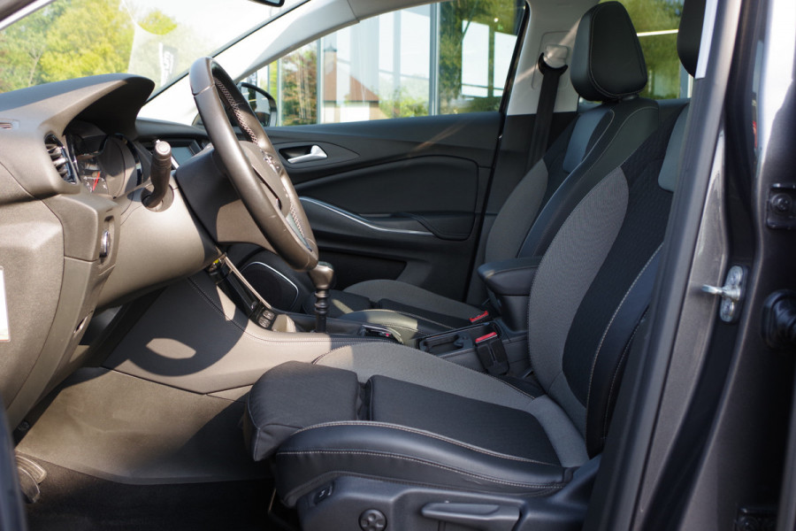 Opel Grandland X 1.2 Turbo 131 PK Business Executive, Panoramadak, Cruise Control, Winterpakket