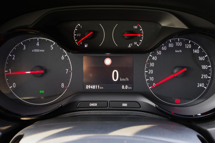 Opel Grandland X 1.2 Turbo 131 PK Business Executive, Panoramadak, Cruise Control, Winterpakket