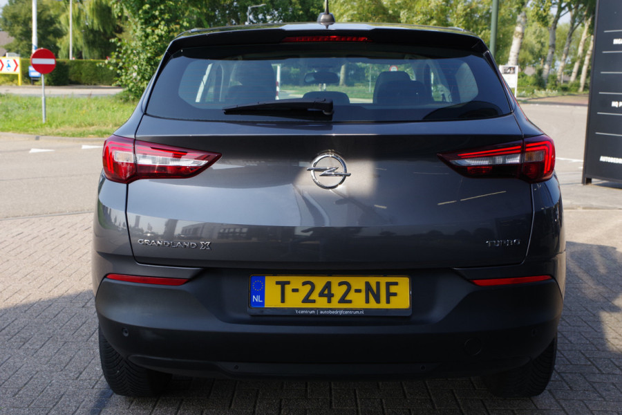 Opel Grandland X 1.2 Turbo 131 PK Business Executive, Panoramadak, Cruise Control, Winterpakket