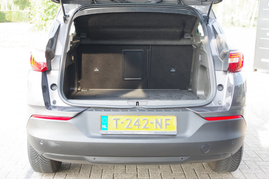 Opel Grandland X 1.2 Turbo 131 PK Business Executive, Panoramadak, Cruise Control, Winterpakket