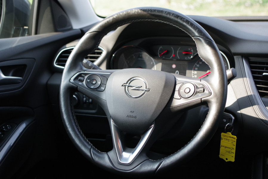 Opel Grandland X 1.2 Turbo 131 PK Business Executive, Panoramadak, Cruise Control, Winterpakket