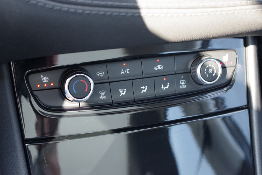 Opel Grandland X 1.2 Turbo 131 PK Business Executive, Panoramadak, Cruise Control, Winterpakket