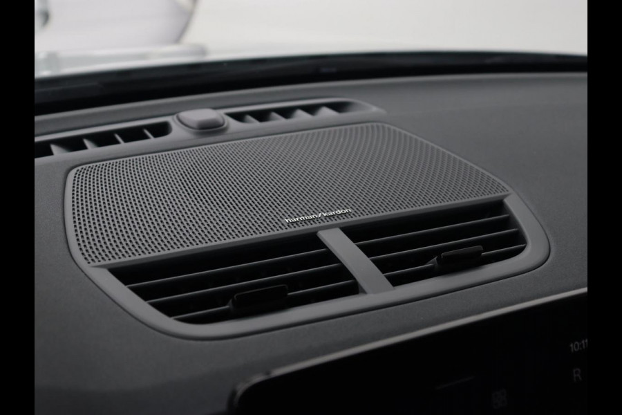 Polestar 2 Long Range Dual Motor Launch Edition 78kWh | Panoramadak | Trekhaak | Stoel & stuurverwarming | 360 camera | Adaptive cruise | Harman/Kardon | Carplay