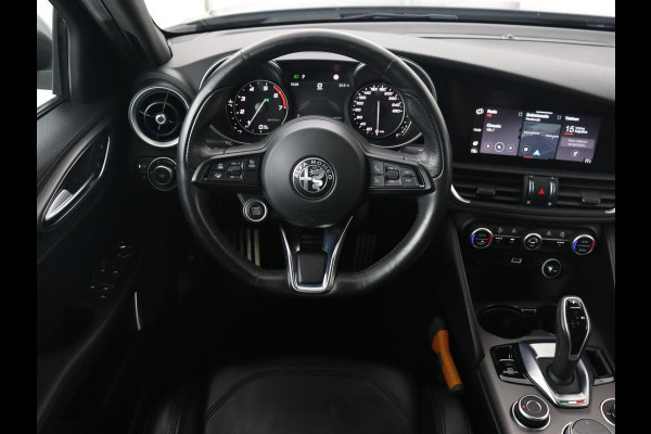 Alfa Romeo Giulia 2.0T Sprint | Leder | Adaptive cruise | Stoel & stuurverwarming | Trekhaak | Carplay | Camera | Memory | Xenon | Navigatie | Parkeerhulp | Bluetooth