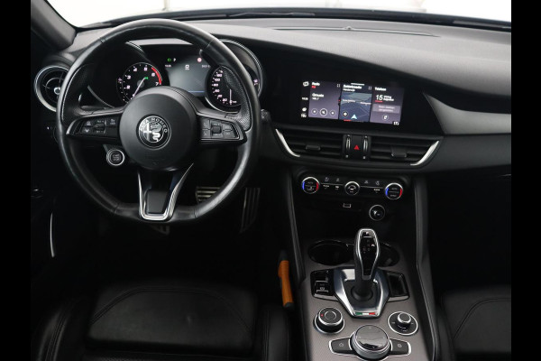 Alfa Romeo Giulia 2.0T Sprint | Leder | Adaptive cruise | Stoel & stuurverwarming | Trekhaak | Carplay | Camera | Memory | Xenon | Navigatie | Parkeerhulp | Bluetooth