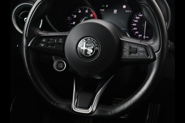 Alfa Romeo Giulia 2.0T Sprint | Leder | Adaptive cruise | Stoel & stuurverwarming | Trekhaak | Carplay | Camera | Memory | Xenon | Navigatie | Parkeerhulp | Bluetooth
