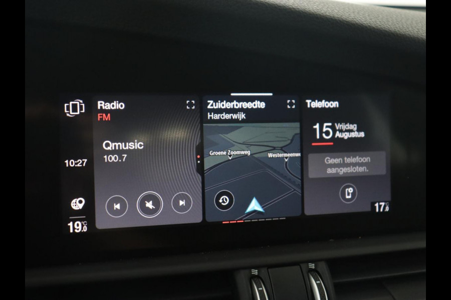Alfa Romeo Giulia 2.0T Sprint | Leder | Adaptive cruise | Stoel & stuurverwarming | Trekhaak | Carplay | Camera | Memory | Xenon | Navigatie | Parkeerhulp | Bluetooth