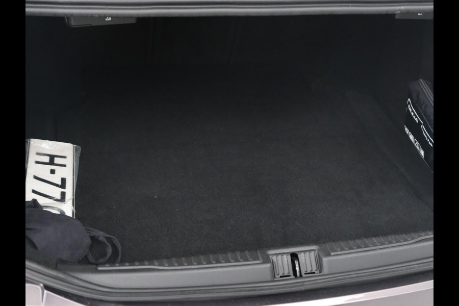 Alfa Romeo Giulia 2.0T Sprint | Leder | Adaptive cruise | Stoel & stuurverwarming | Trekhaak | Carplay | Camera | Memory | Xenon | Navigatie | Parkeerhulp | Bluetooth
