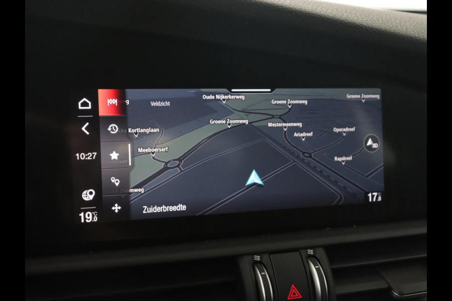 Alfa Romeo Giulia 2.0T Sprint | Leder | Adaptive cruise | Stoel & stuurverwarming | Trekhaak | Carplay | Camera | Memory | Xenon | Navigatie | Parkeerhulp | Bluetooth