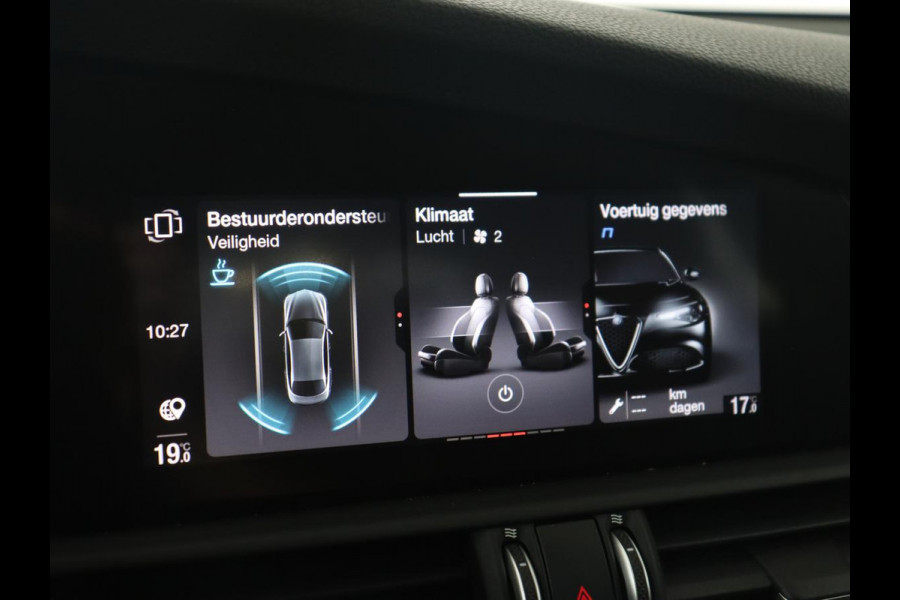 Alfa Romeo Giulia 2.0T Sprint | Leder | Adaptive cruise | Stoel & stuurverwarming | Trekhaak | Carplay | Camera | Memory | Xenon | Navigatie | Parkeerhulp | Bluetooth