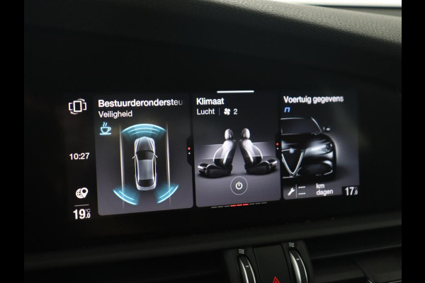Alfa Romeo Giulia 2.0T Sprint | Leder | Adaptive cruise | Stoel & stuurverwarming | Trekhaak | Carplay | Camera | Memory | Xenon | Navigatie | Parkeerhulp | Bluetooth