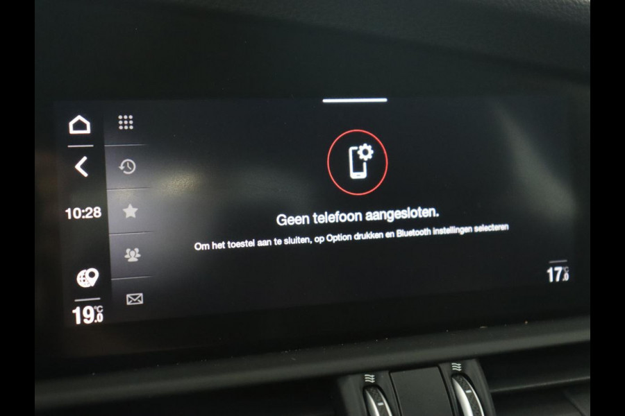 Alfa Romeo Giulia 2.0T Sprint | Leder | Adaptive cruise | Stoel & stuurverwarming | Trekhaak | Carplay | Camera | Memory | Xenon | Navigatie | Parkeerhulp | Bluetooth