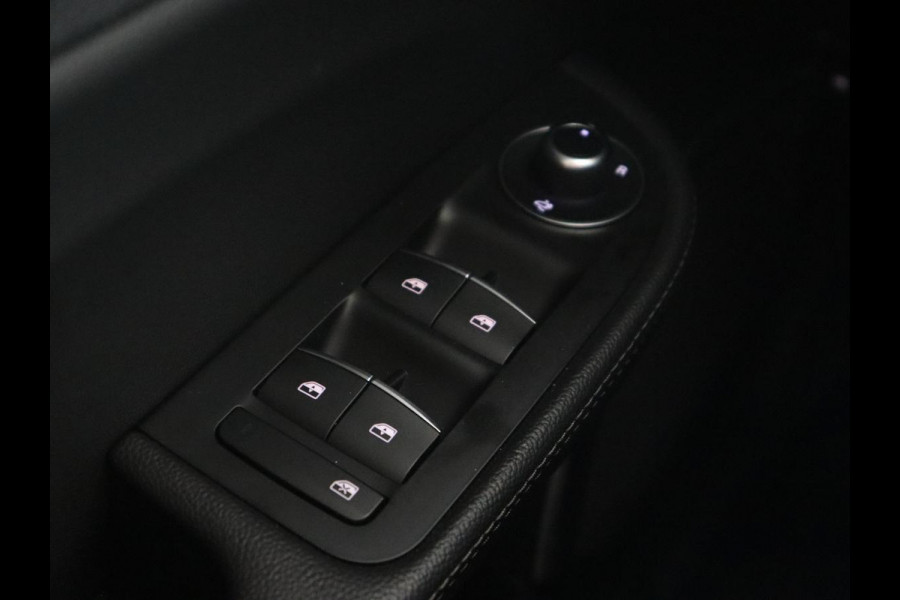 Alfa Romeo Giulia 2.0T Sprint | Leder | Adaptive cruise | Stoel & stuurverwarming | Trekhaak | Carplay | Camera | Memory | Xenon | Navigatie | Parkeerhulp | Bluetooth