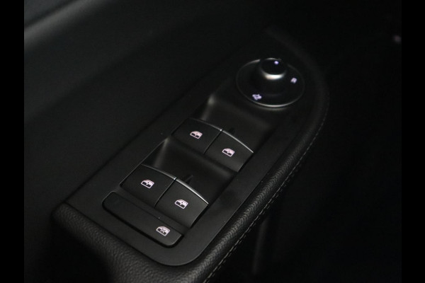 Alfa Romeo Giulia 2.0T Sprint | Leder | Adaptive cruise | Stoel & stuurverwarming | Trekhaak | Carplay | Camera | Memory | Xenon | Navigatie | Parkeerhulp | Bluetooth