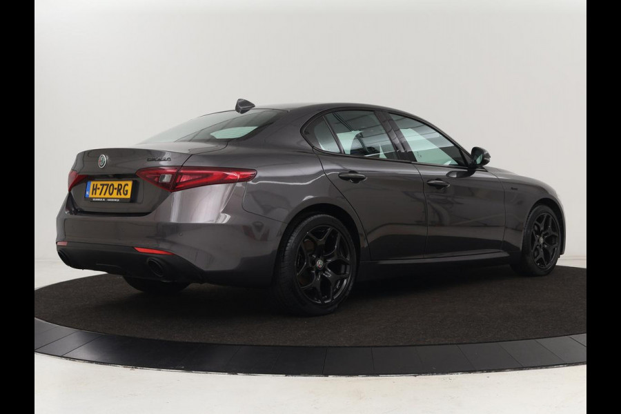 Alfa Romeo Giulia 2.0T Sprint | Leder | Adaptive cruise | Stoel & stuurverwarming | Trekhaak | Carplay | Camera | Memory | Xenon | Navigatie | Parkeerhulp | Bluetooth