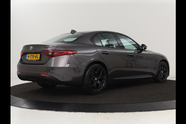 Alfa Romeo Giulia 2.0T Sprint | Leder | Adaptive cruise | Stoel & stuurverwarming | Trekhaak | Carplay | Camera | Memory | Xenon | Navigatie | Parkeerhulp | Bluetooth