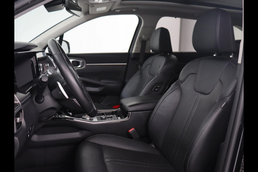 Kia Sorento 1.6 T-GDI Plug-in Hybrid 4WD DynamicPlusLine 7-persoons | Panoramadak | Trekhaak | 360 Camera | Adaptive cruise | BOSE Surround | Stoelverwarming | Carplay | Achterbankverwarming | PHEV