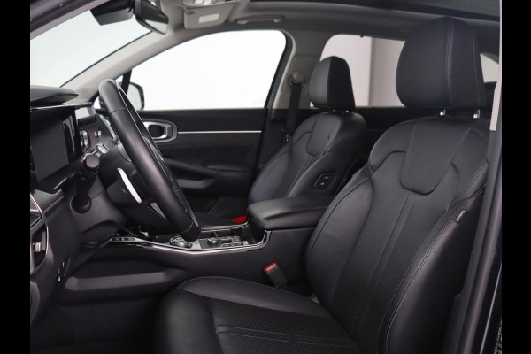 Kia Sorento 1.6 T-GDI Plug-in Hybrid 4WD DynamicPlusLine 7-persoons | Panoramadak | Trekhaak | 360 Camera | Adaptive cruise | BOSE Surround | Stoelverwarming | Carplay | Achterbankverwarming | PHEV