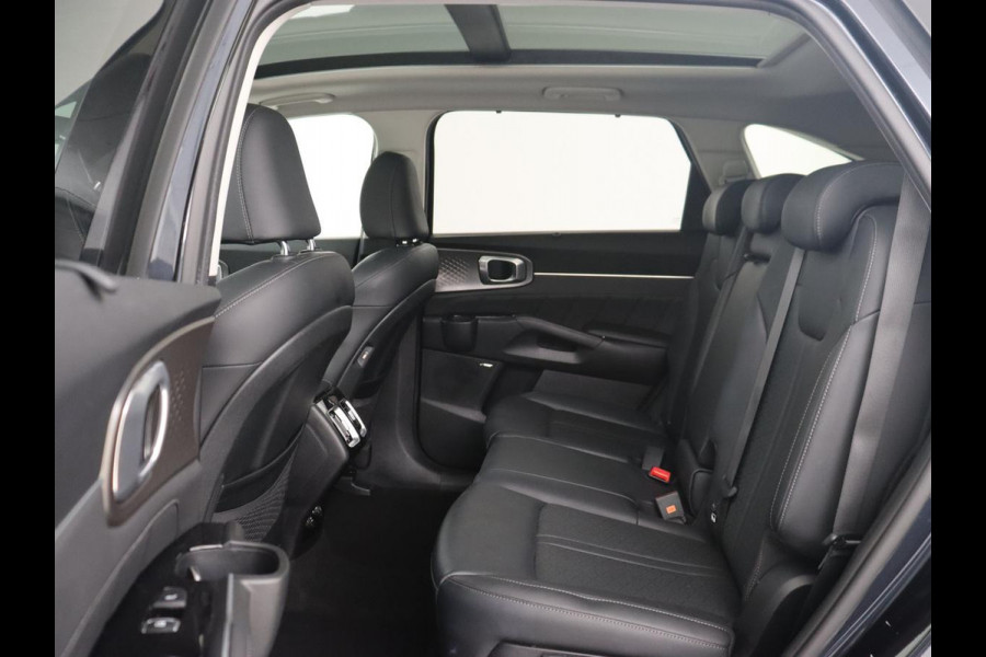 Kia Sorento 1.6 T-GDI Plug-in Hybrid 4WD DynamicPlusLine 7-persoons | Panoramadak | Trekhaak | 360 Camera | Adaptive cruise | BOSE Surround | Stoelverwarming | Carplay | Achterbankverwarming | PHEV