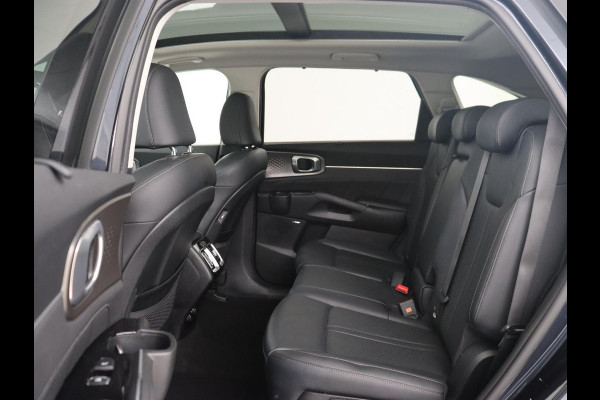 Kia Sorento 1.6 T-GDI Plug-in Hybrid 4WD DynamicPlusLine 7-persoons | Panoramadak | Trekhaak | 360 Camera | Adaptive cruise | BOSE Surround | Stoelverwarming | Carplay | Achterbankverwarming | PHEV