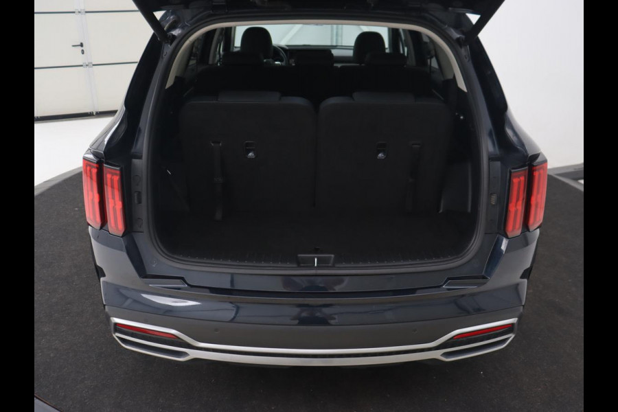 Kia Sorento 1.6 T-GDI Plug-in Hybrid 4WD DynamicPlusLine 7-persoons | Panoramadak | Trekhaak | 360 Camera | Adaptive cruise | BOSE Surround | Stoelverwarming | Carplay | Achterbankverwarming | PHEV