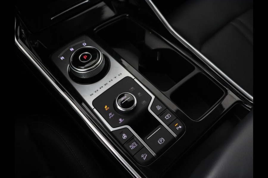 Kia Sorento 1.6 T-GDI Plug-in Hybrid 4WD DynamicPlusLine 7-persoons | Panoramadak | Trekhaak | 360 Camera | Adaptive cruise | BOSE Surround | Stoelverwarming | Carplay | Achterbankverwarming | PHEV