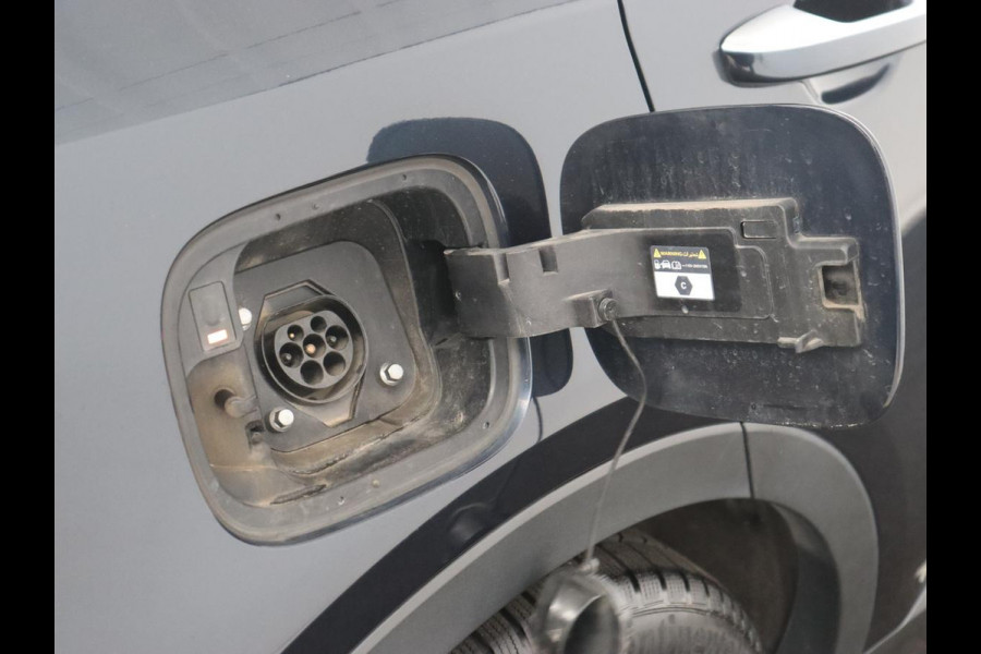 Kia Sorento 1.6 T-GDI Plug-in Hybrid 4WD DynamicPlusLine 7-persoons | Panoramadak | Trekhaak | 360 Camera | Adaptive cruise | BOSE Surround | Stoelverwarming | Carplay | Achterbankverwarming | PHEV