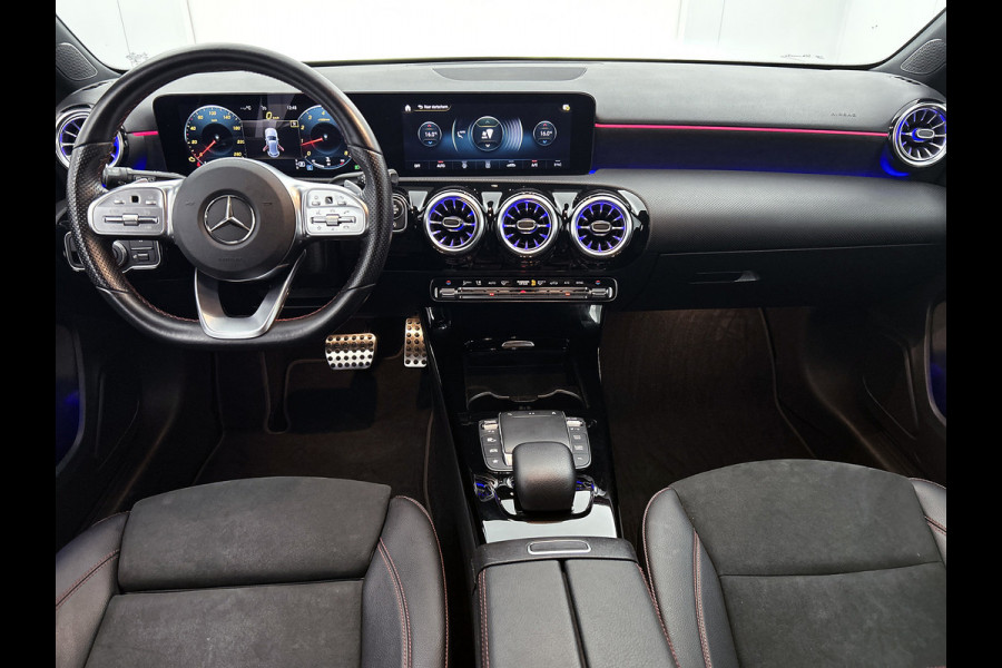 Mercedes-Benz A-Klasse 180 AMG | SFEERVERL | AchteruitCAM | StoelverW | Goed onderH | Groot scherm |