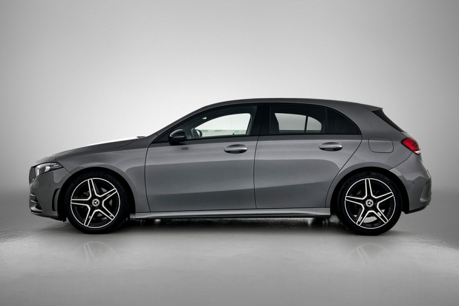 Mercedes-Benz A-Klasse 180 AMG | SFEERVERL | AchteruitCAM | StoelverW | Goed onderH | Groot scherm |