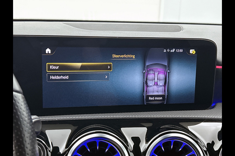 Mercedes-Benz A-Klasse 180 AMG | SFEERVERL | AchteruitCAM | StoelverW | Goed onderH | Groot scherm |