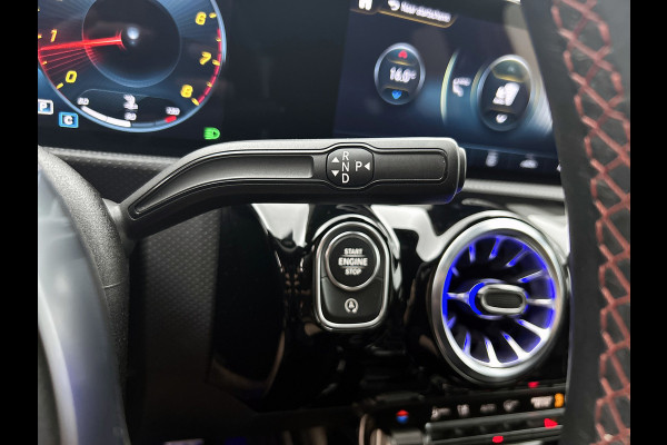 Mercedes-Benz A-Klasse 180 AMG | SFEERVERL | AchteruitCAM | StoelverW | Goed onderH | Groot scherm |
