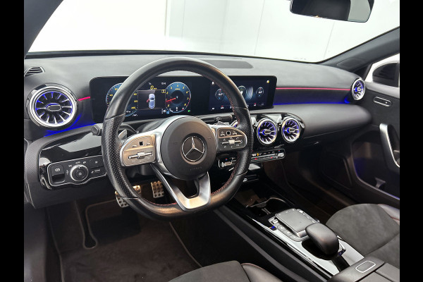 Mercedes-Benz A-Klasse 180 AMG | SFEERVERL | AchteruitCAM | StoelverW | Goed onderH | Groot scherm |