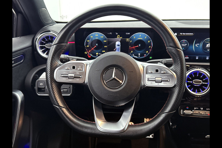 Mercedes-Benz A-Klasse 180 AMG | SFEERVERL | AchteruitCAM | StoelverW | Goed onderH | Groot scherm |