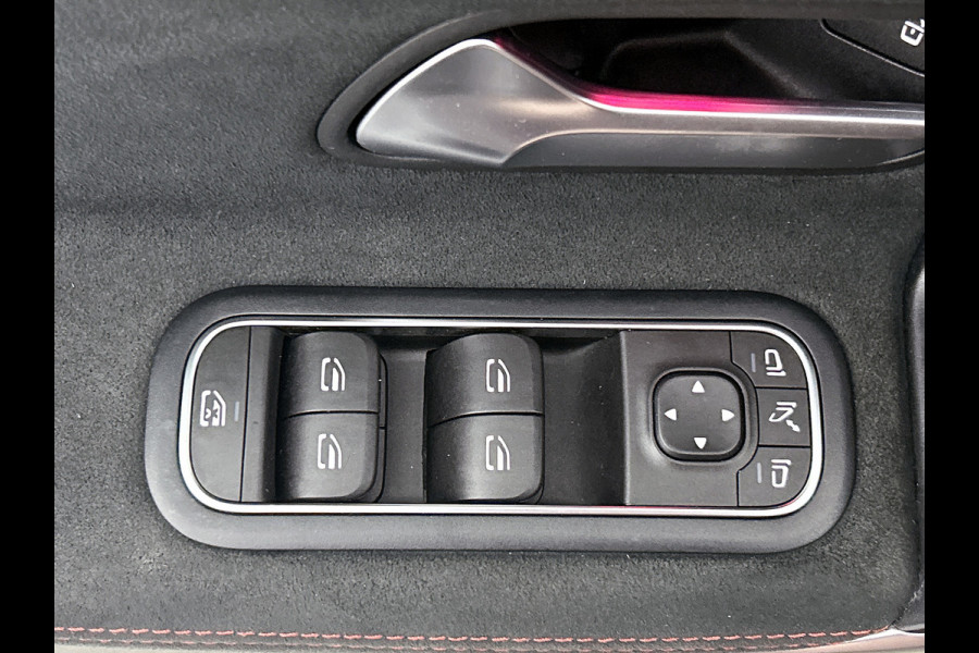 Mercedes-Benz A-Klasse 180 AMG | SFEERVERL | AchteruitCAM | StoelverW | Goed onderH | Groot scherm |