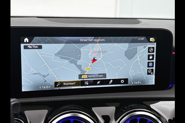 Mercedes-Benz A-Klasse 180 AMG | SFEERVERL | AchteruitCAM | StoelverW | Goed onderH | Groot scherm |
