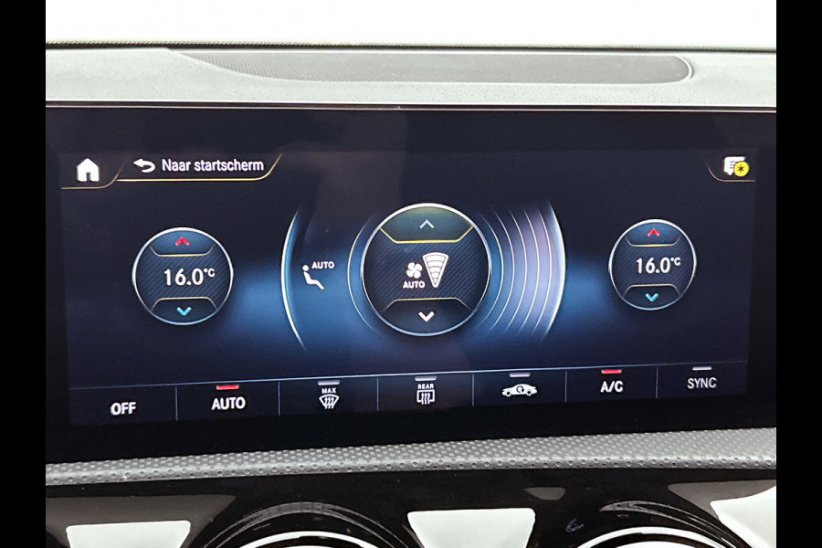 Mercedes-Benz A-Klasse 180 AMG | SFEERVERL | AchteruitCAM | StoelverW | Goed onderH | Groot scherm |