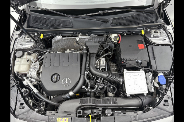 Mercedes-Benz A-Klasse 180 AMG | SFEERVERL | AchteruitCAM | StoelverW | Goed onderH | Groot scherm |