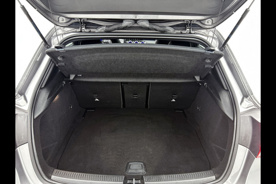 Mercedes-Benz A-Klasse 180 AMG | SFEERVERL | AchteruitCAM | StoelverW | Goed onderH | Groot scherm |