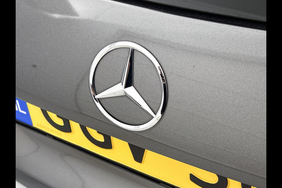 Mercedes-Benz A-Klasse 180 AMG | SFEERVERL | AchteruitCAM | StoelverW | Goed onderH | Groot scherm |