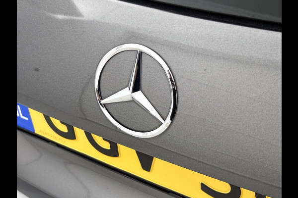 Mercedes-Benz A-Klasse 180 AMG | SFEERVERL | AchteruitCAM | StoelverW | Goed onderH | Groot scherm |