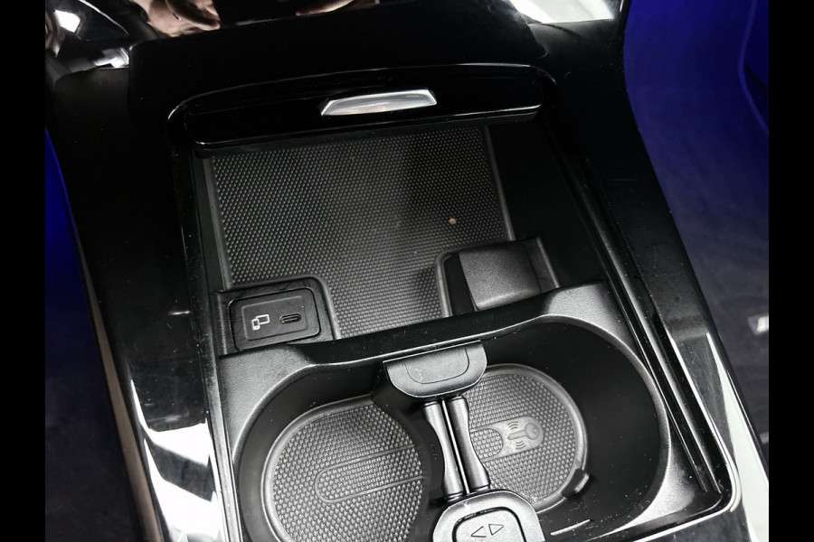 Mercedes-Benz A-Klasse 180 AMG | SFEERVERL | AchteruitCAM | StoelverW | Goed onderH | Groot scherm |